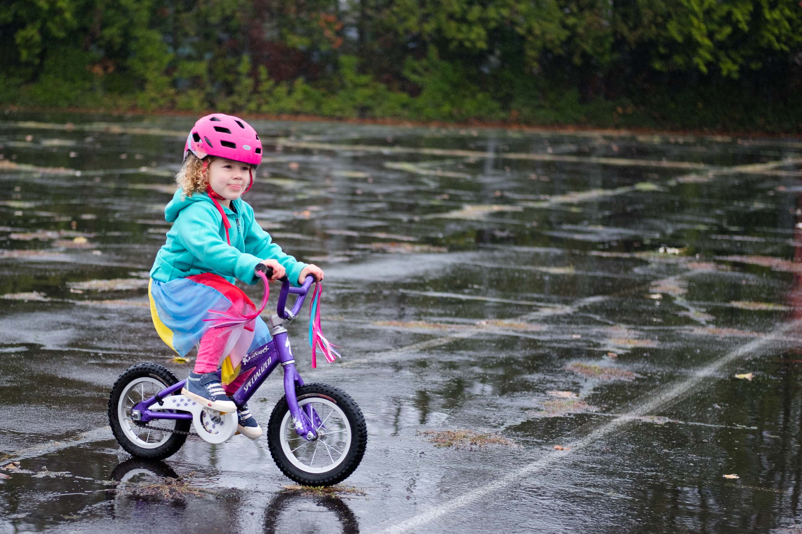 idara riding bike